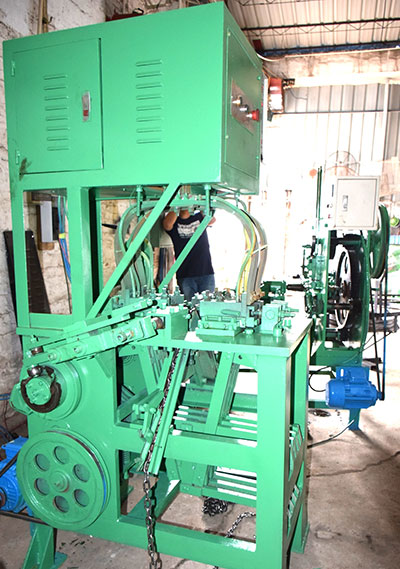 信連成鏈條焊接機(jī)